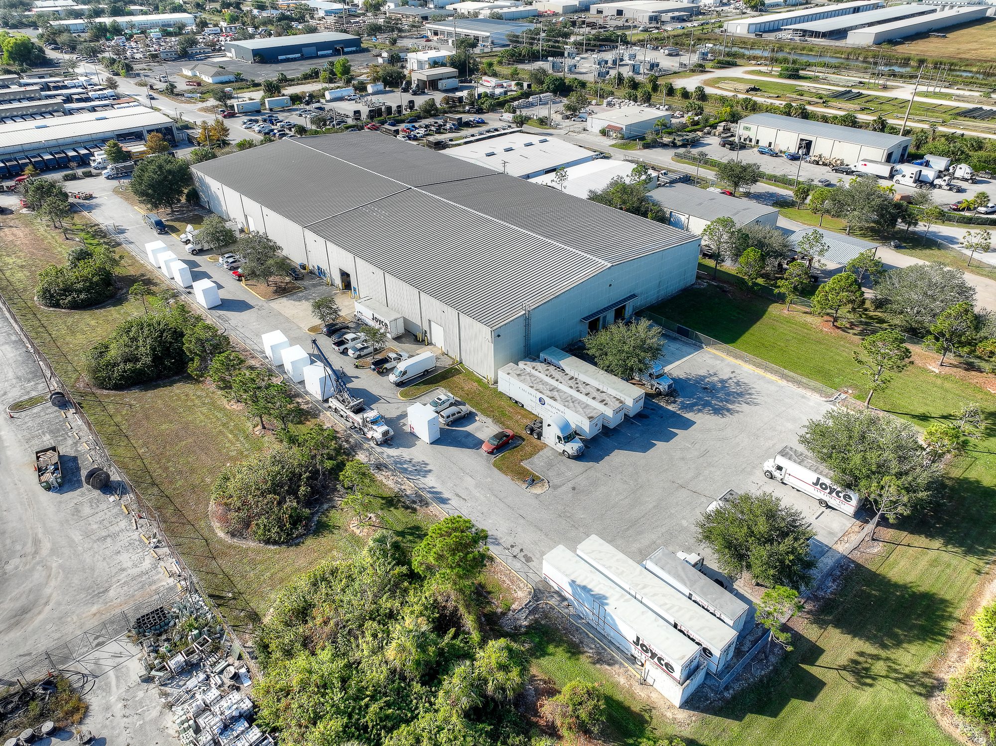 Service yard at 2890 Cargo Street, Fort Myers, Florida