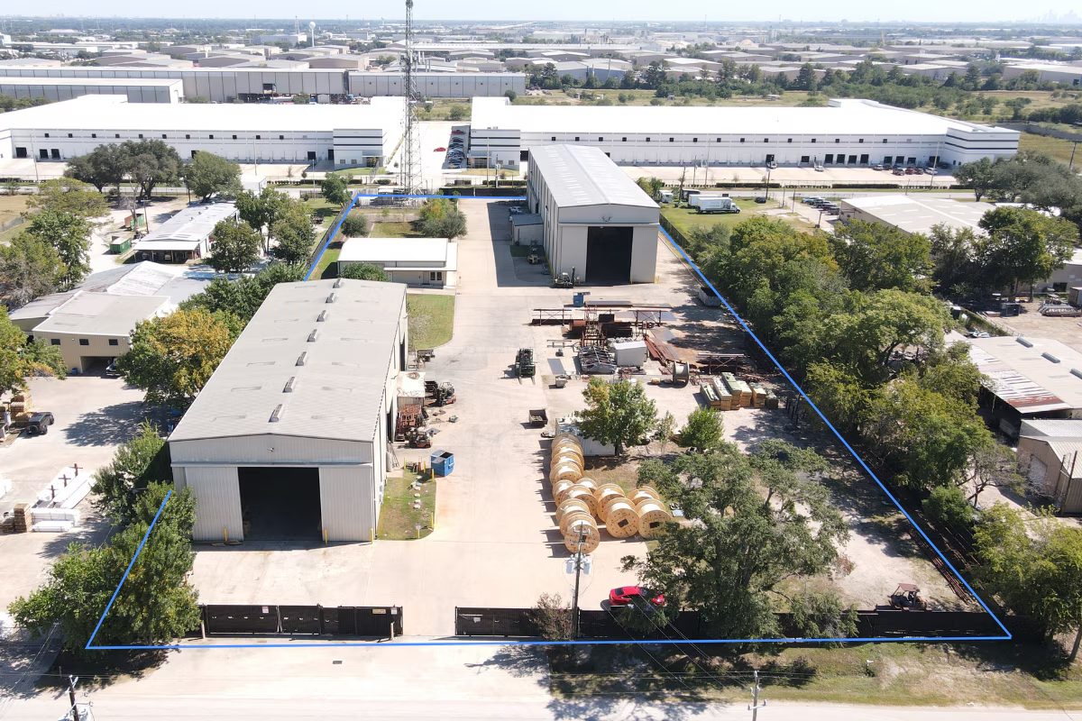 Industrial building and secured yard at 6815 Signat Drive, Houston, Texas